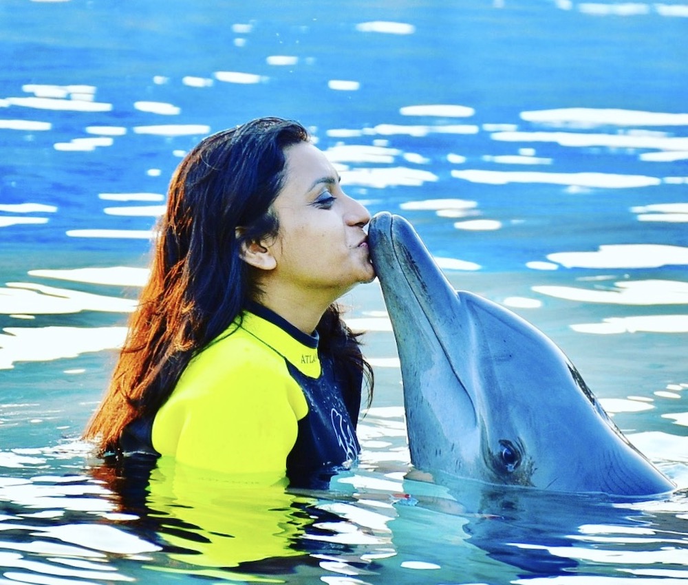 Kissing a dolphin in Dubai