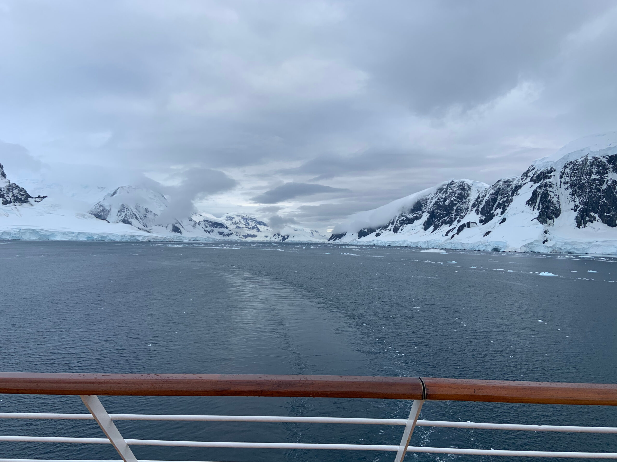 Great Wall of the Antarctic 